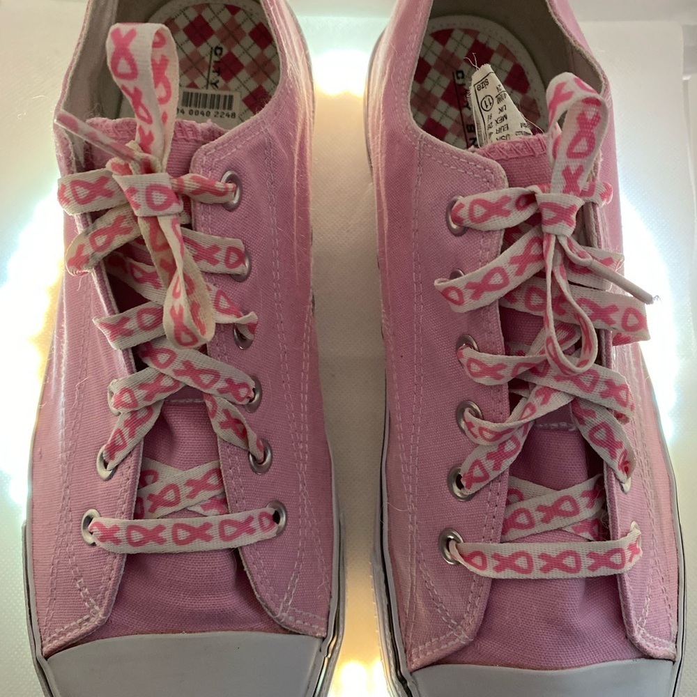 Breast cancer, City sneakers - Picture 2 of 4